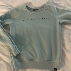 The NorthFace women’s fleece crew